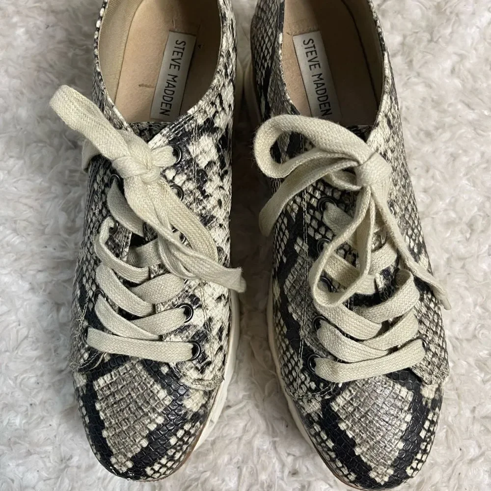 Steve Madden Korrie Lace-Up snake skin print Beige & gray Platform Sneakers SZ10
